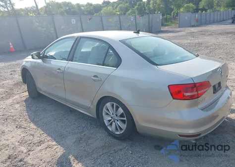2015 Volkswagen Jetta 1.8T Se z USA, uszkodzony, nr VIN 3VWD17AJXFM334828